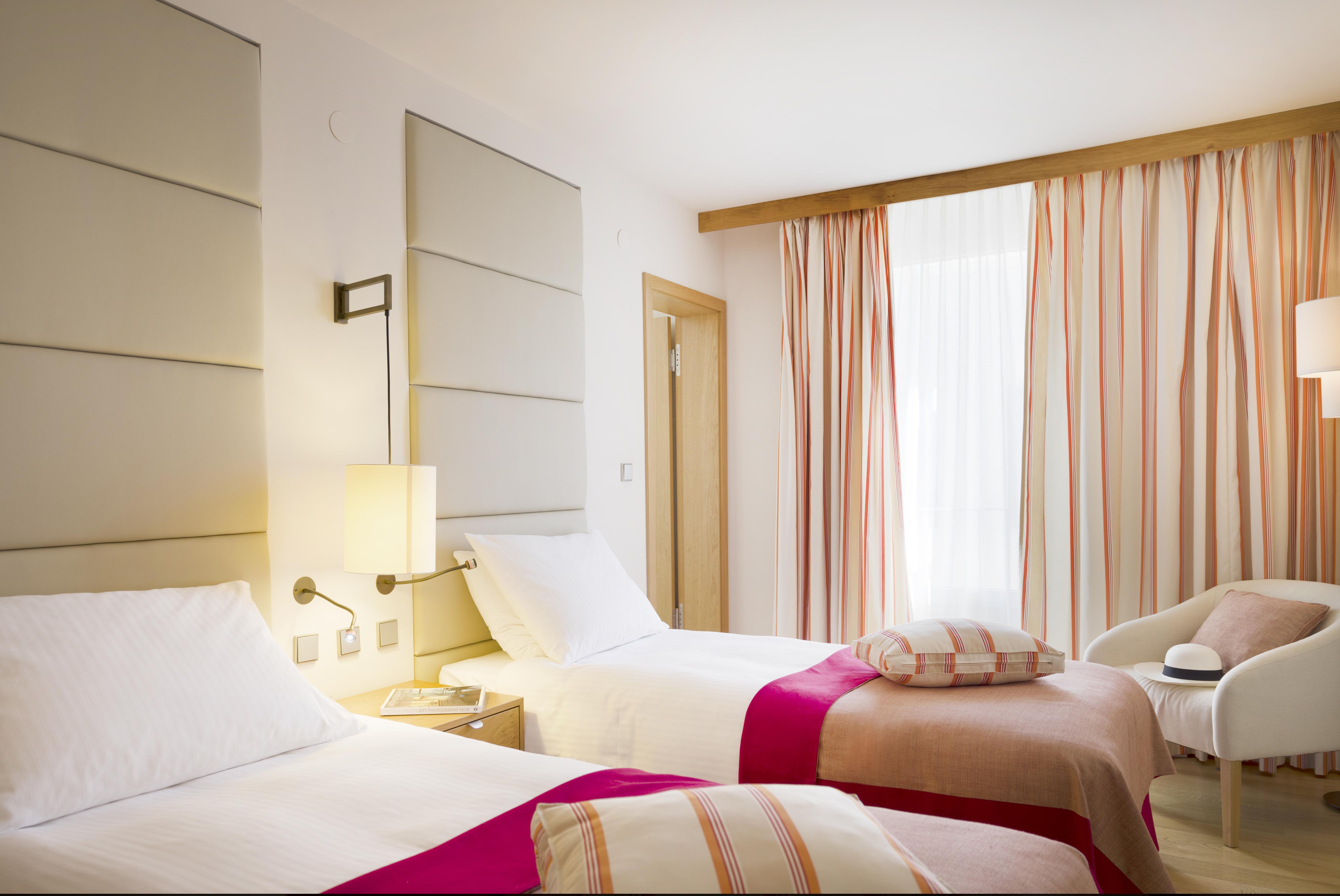 Sun Gardens Dubrovnik Hotel Orašac Kültér fotó A room at the hotel
