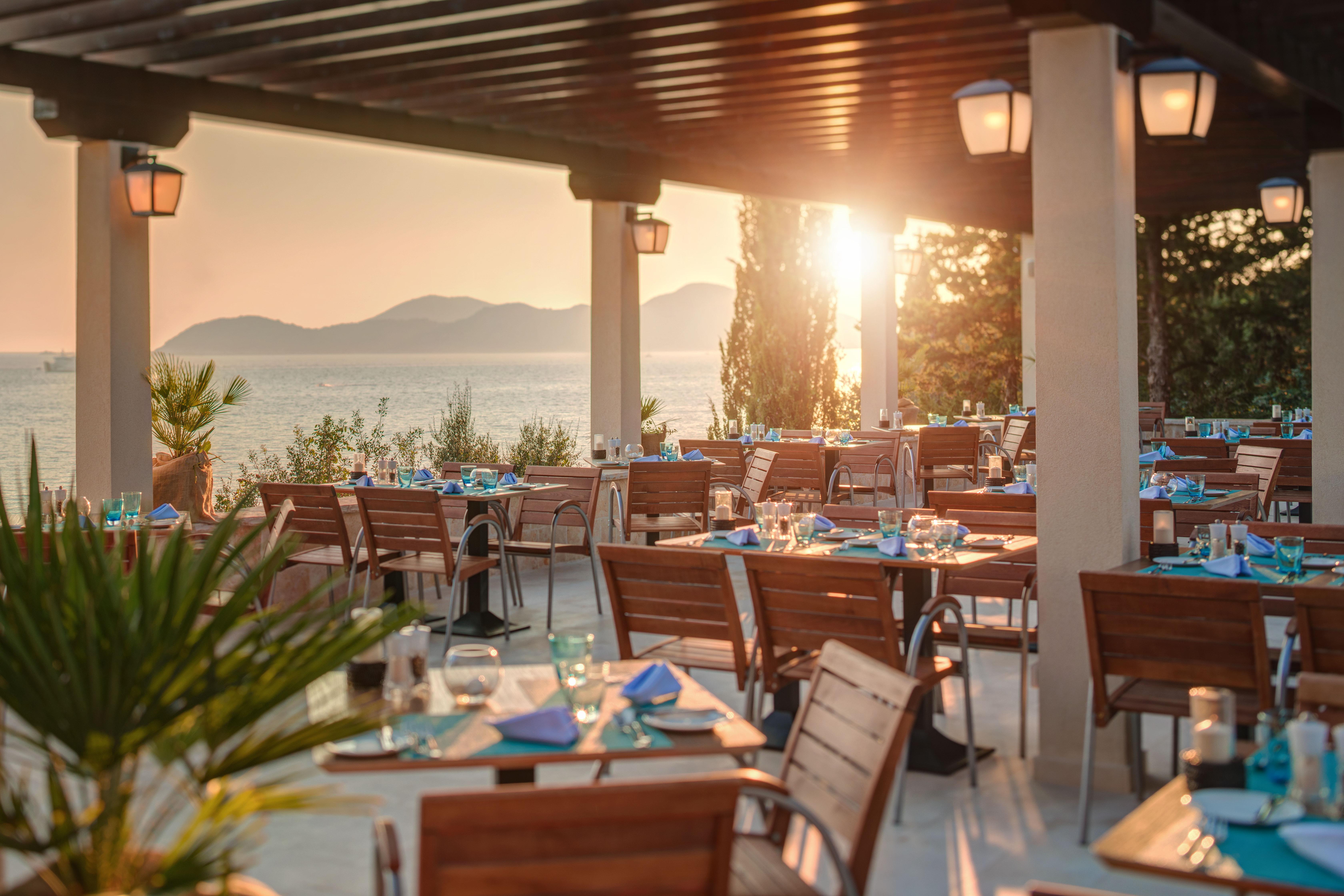 Sun Gardens Dubrovnik Hotel Orašac Kültér fotó The restaurant at the hotel
