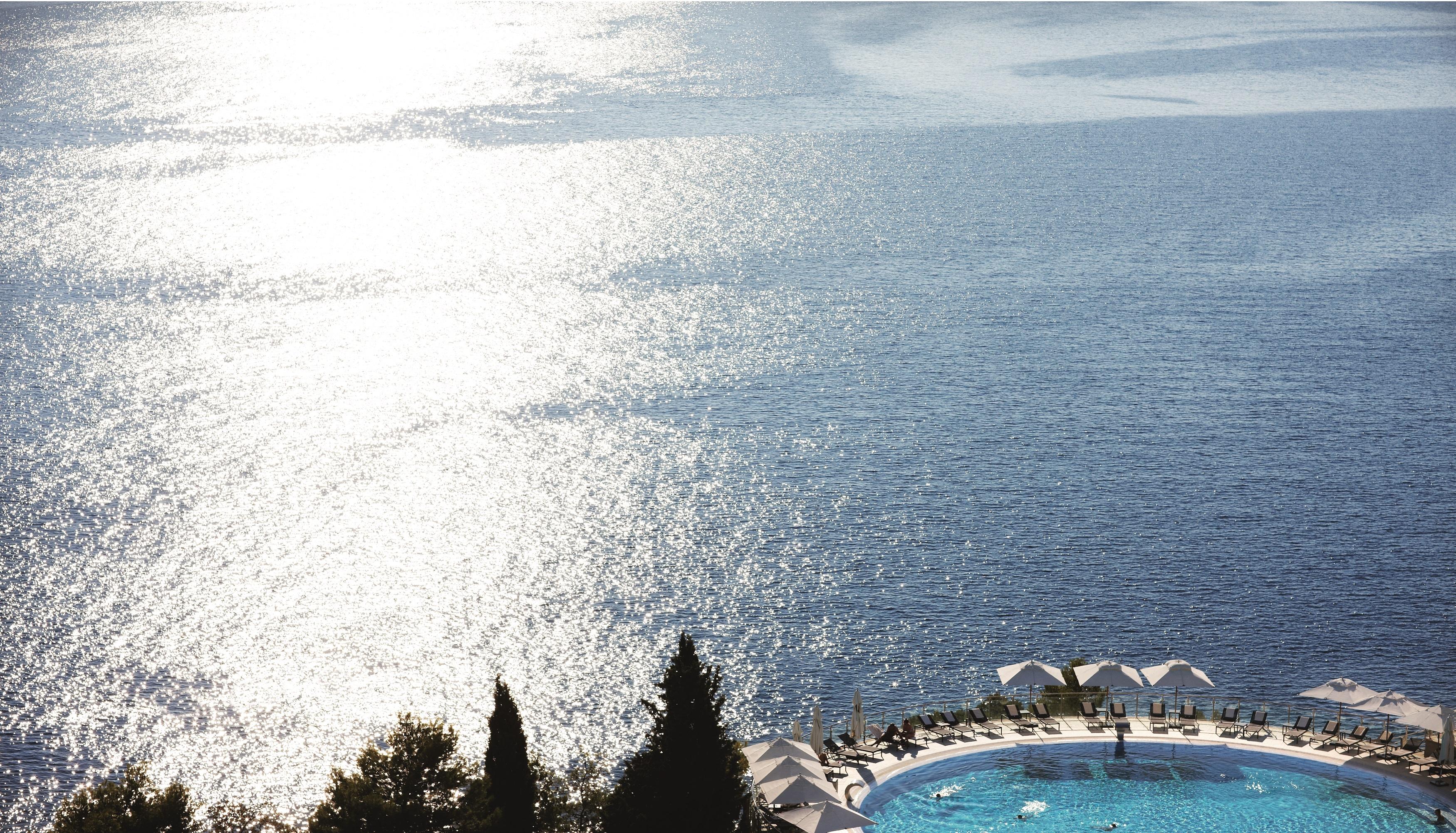 Sun Gardens Dubrovnik Hotel Orašac Kültér fotó View of the Adriatic Sea from the hotel