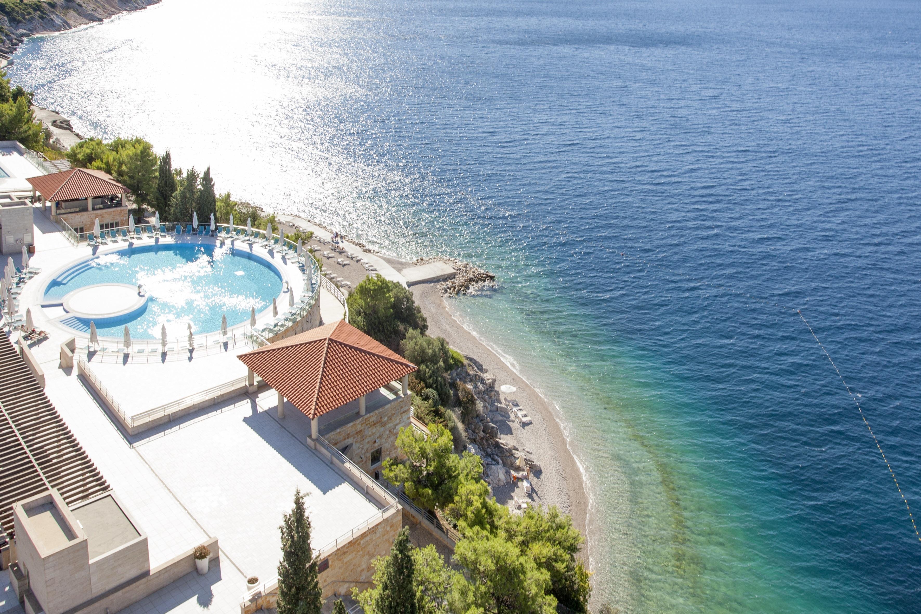 Sun Gardens Dubrovnik Hotel Orašac Kültér fotó The beach at the hotel